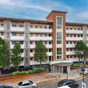 Bright, Interior, Close To The City, 2 Bedroom Apartment London