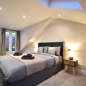 Stunning 3 Bed Apartment London